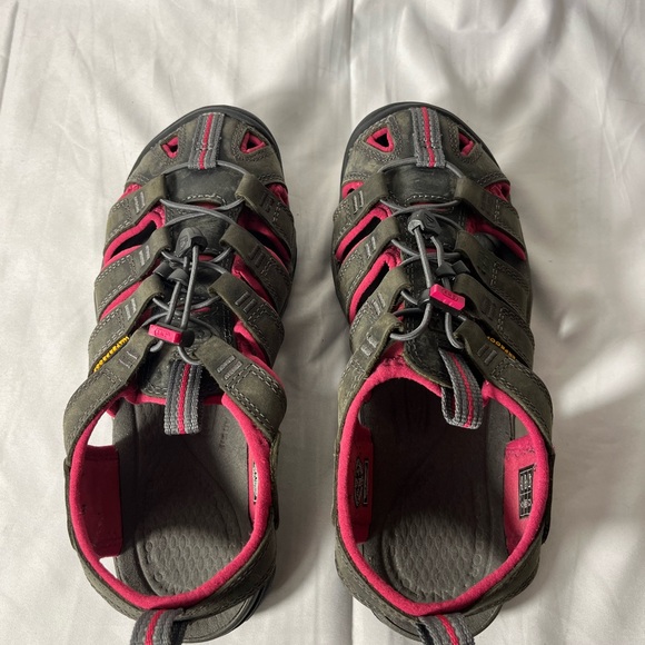 Keen Shoes - Keen Clearwater CNX Grey & Pink Sandals 6.5